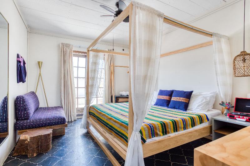 اتاق لوکس, Socialtel Antigua Formerly Selina Antigua