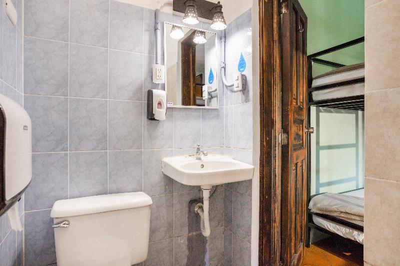 تختخواب در اتاق مشترک, Socialtel Antigua Formerly Selina Antigua