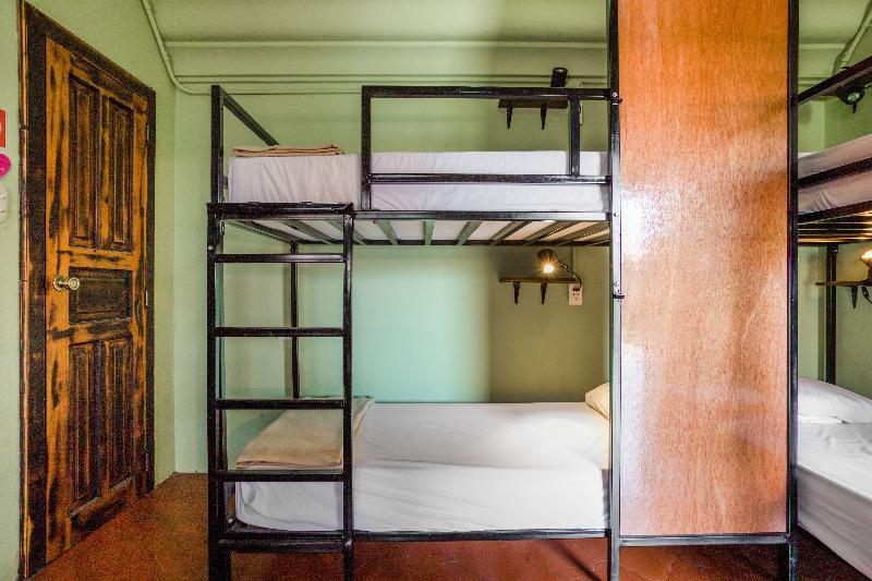 تختخواب در اتاق مشترک, Socialtel Antigua Formerly Selina Antigua