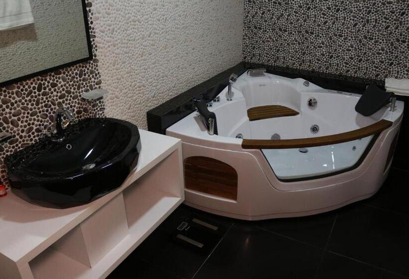 اتاق لوکس, Admiral