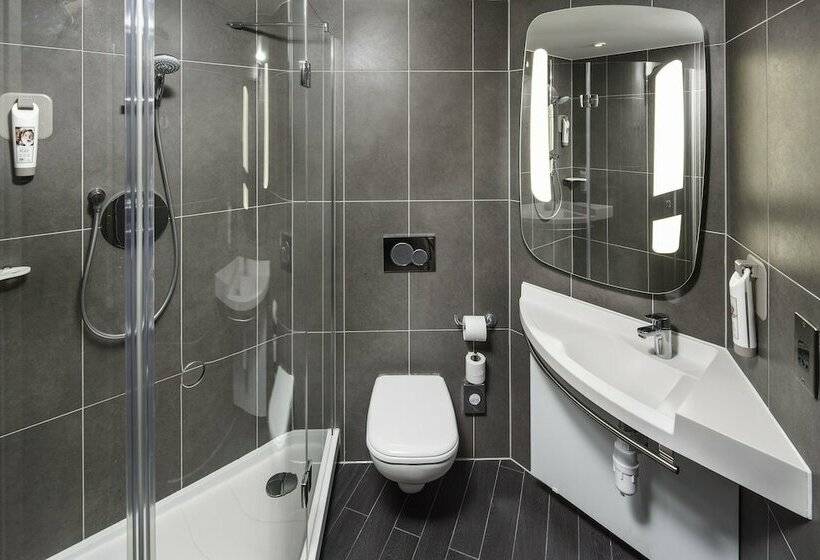Номер Стандарт, Ibis London Canning Town