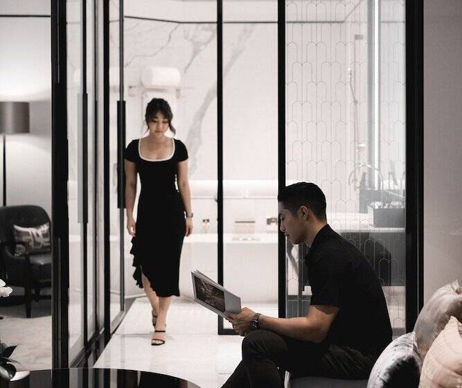 اتاق لوکس, The Murray, Hong Kong, A Niccolo