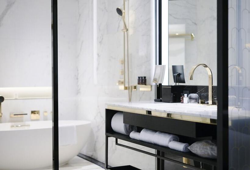 اتاق لوکس, The Murray, Hong Kong, A Niccolo