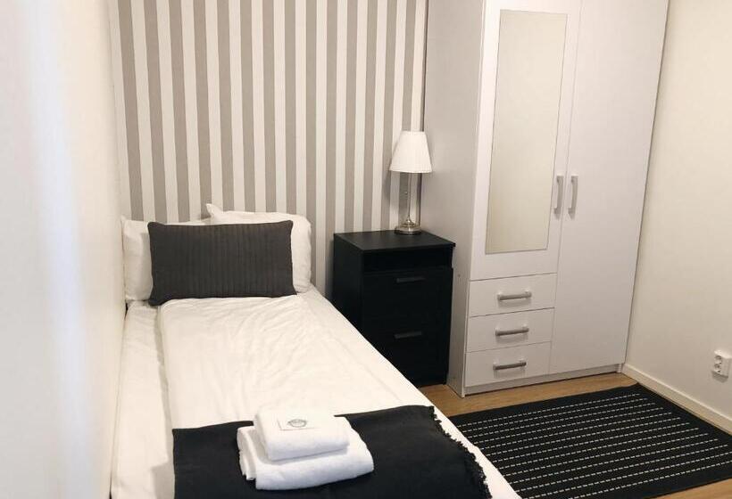 חדר בסיסי יחיד עם חדר אמבטיה משותף, Spirans Rum Och Logi