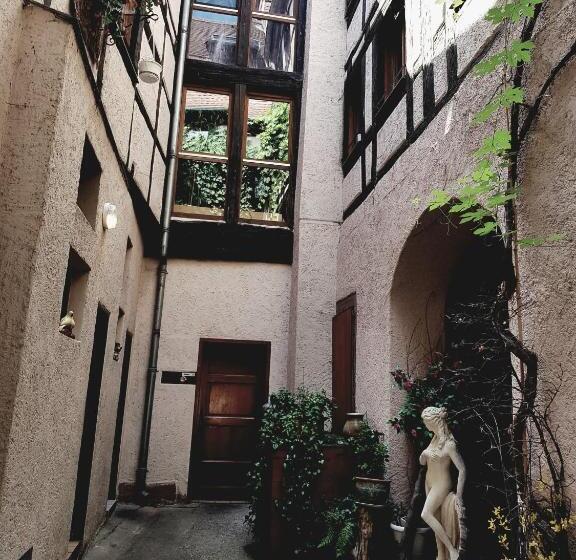 غرفة قياسية, Au Cep De Vigne