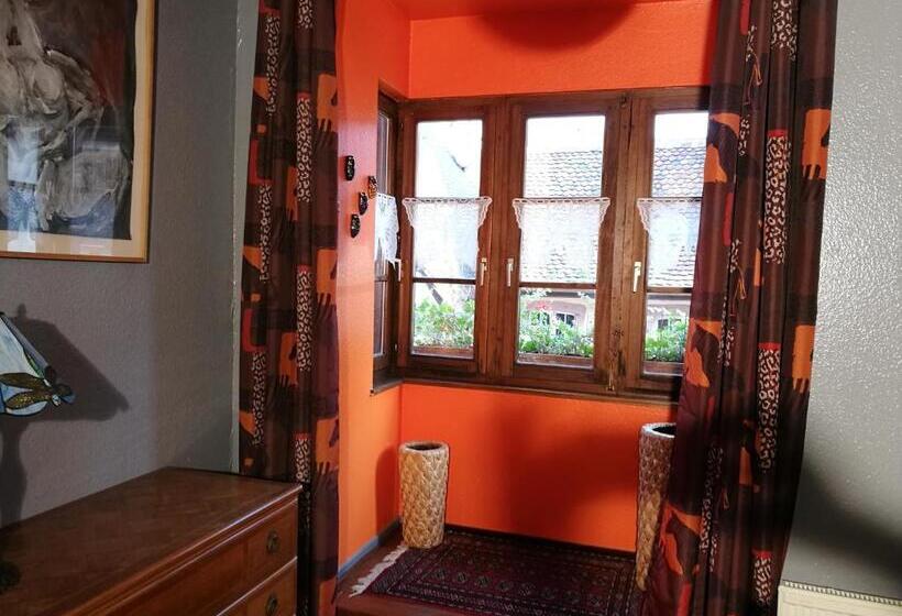 غرفة عائلية, Au Cep De Vigne