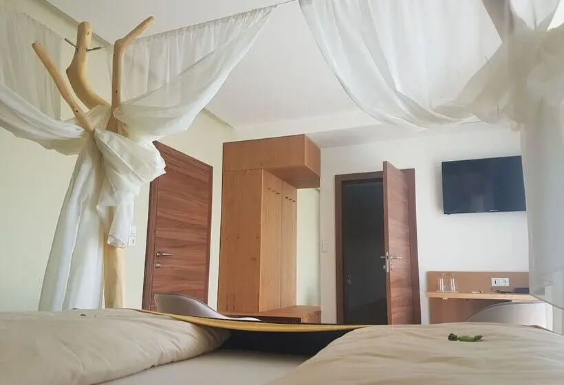Romanttinen Huone, Pension Laa Natura