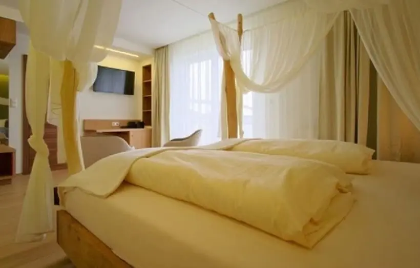 Romanttinen Huone, Pension Laa Natura