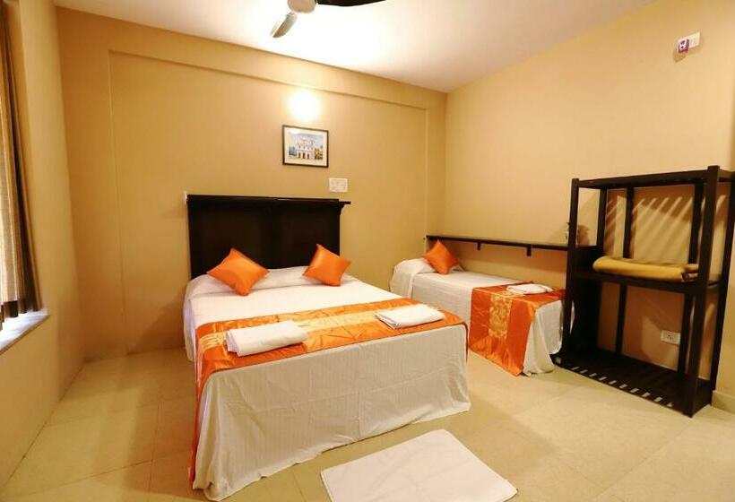 חדר סופריור לשלושה, Dimar Beach