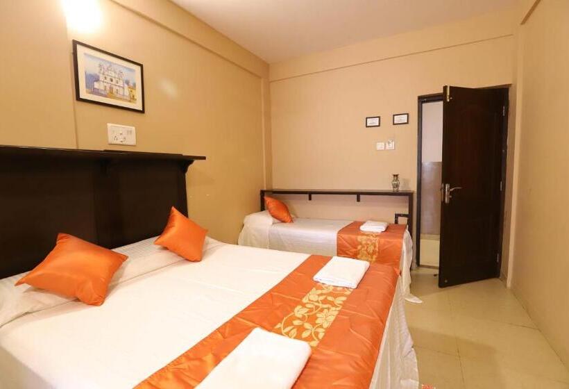 חדר סופריור לשלושה, Dimar Beach