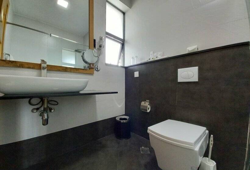 اتاق استاندارد, The Alps