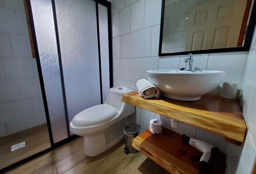 اتاق استاندارد, Lucky's Hostel