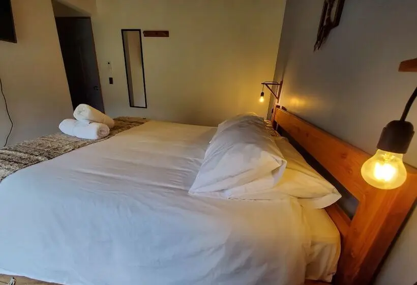 اتاق استاندارد, Lucky's Hostel