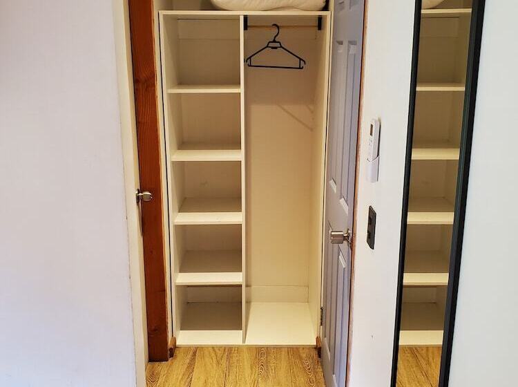 اتاق استاندارد, Lucky's Hostel