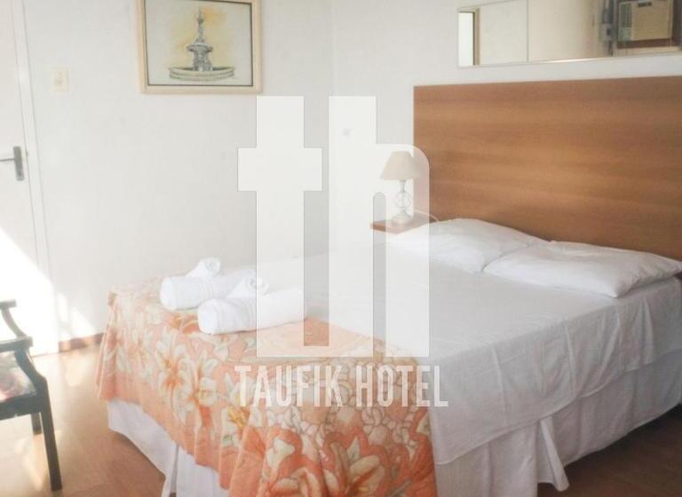 디럭스 룸, Taufik