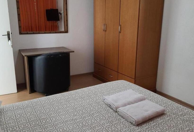 디럭스 룸, Taufik