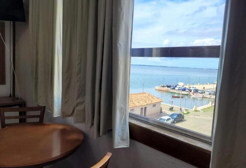 디럭스 룸, Taufik