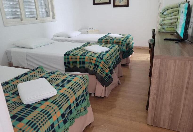 디럭스 트리플 룸, Taufik