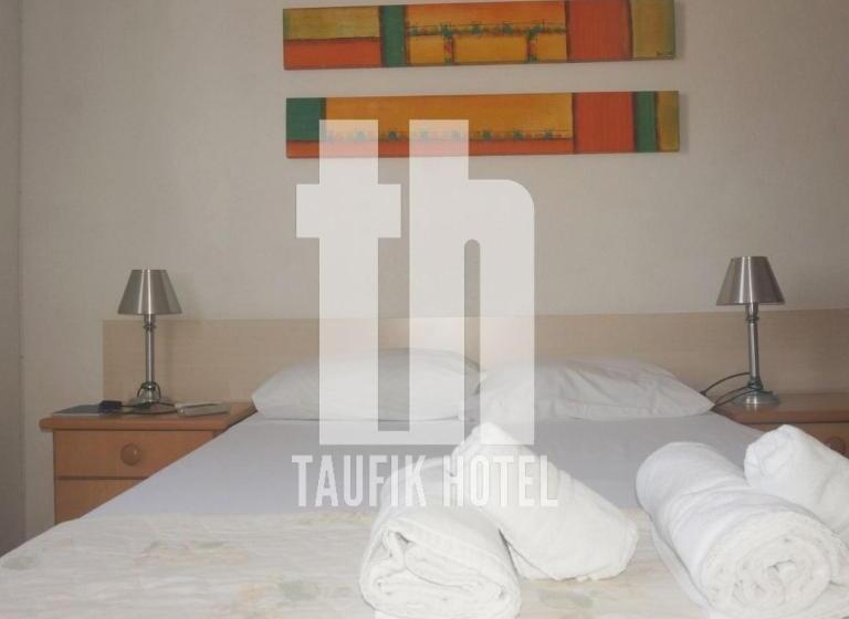 싱글 디럭스 룸, Taufik