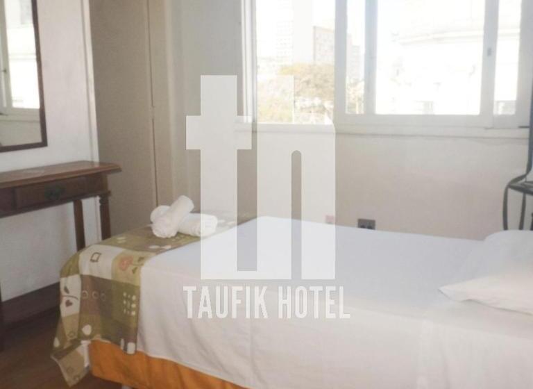 싱글 디럭스 룸, Taufik