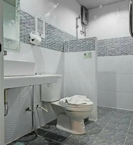 اتاق سوپریور چهار تخته, The Guest Hotel Krabi
