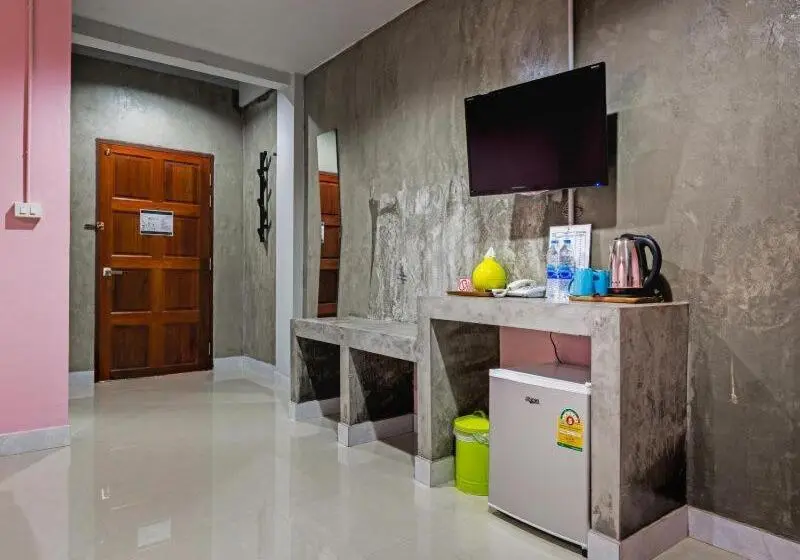 اتاق سوپریور چهار تخته, The Guest Hotel Krabi