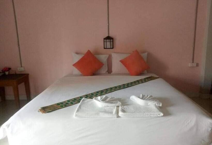 غرفة قياسية مزوَّدة بشُرفة, The Guest Hotel Krabi