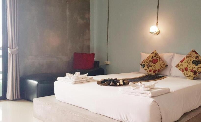 غرفة قياسية مزوَّدة بشُرفة, The Guest Hotel Krabi