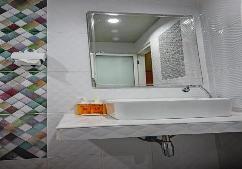 اتاق استاندارد با بالکن, The Guest Hotel Krabi