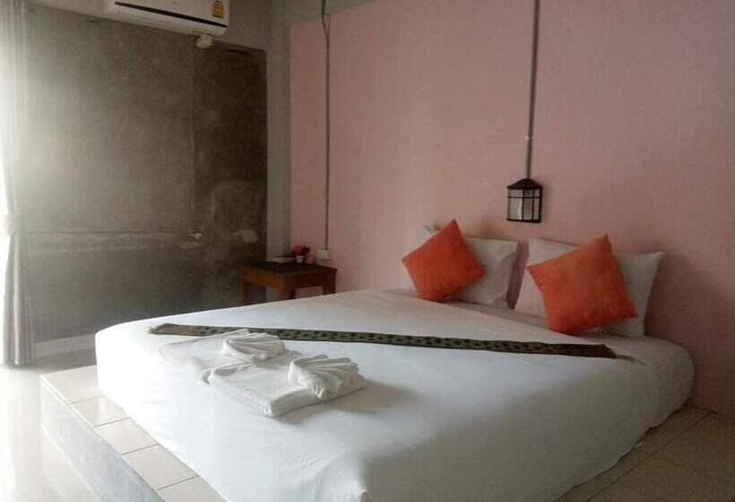 غرفة قياسية مزوَّدة بشُرفة, The Guest Hotel Krabi