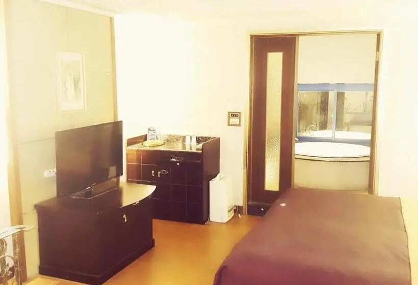 اتاق استاندارد, Lestar Motel
