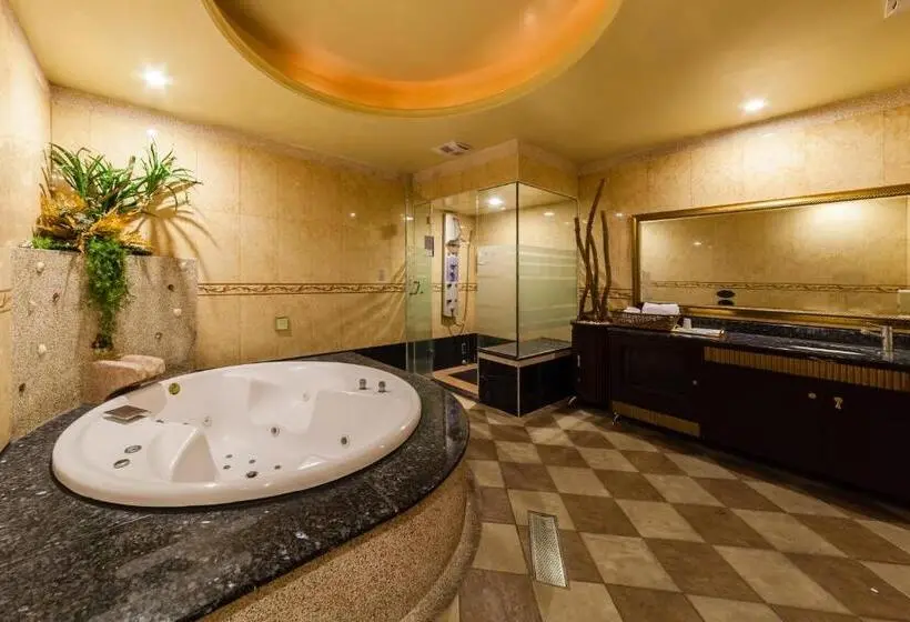 اتاق لوکس, Lestar Motel