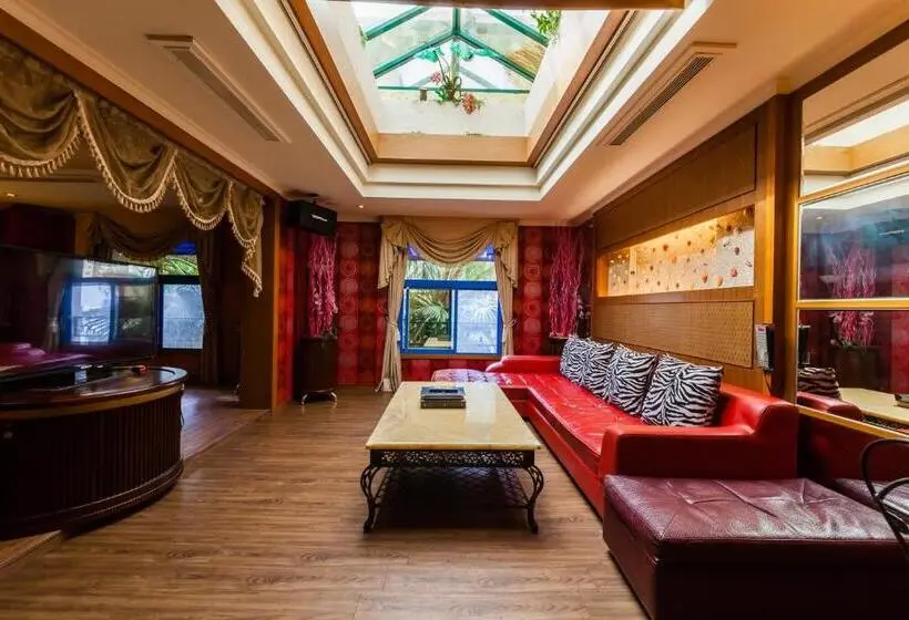 اتاق لوکس, Lestar Motel
