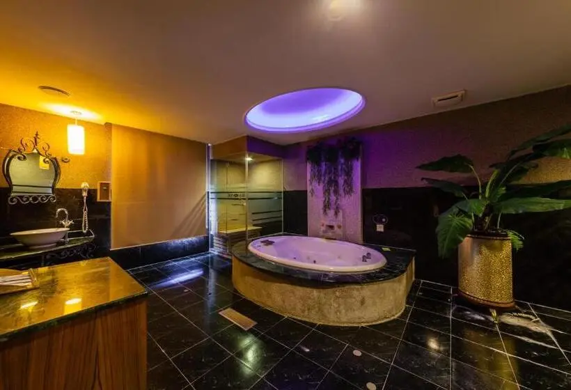 اتاق سوپریور سه تخته, Lestar Motel