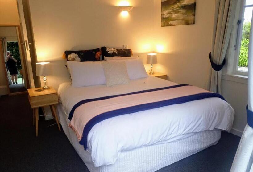 デラックスルーム, Irongate Retreat