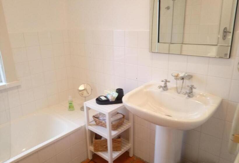 デラックスルーム, Irongate Retreat