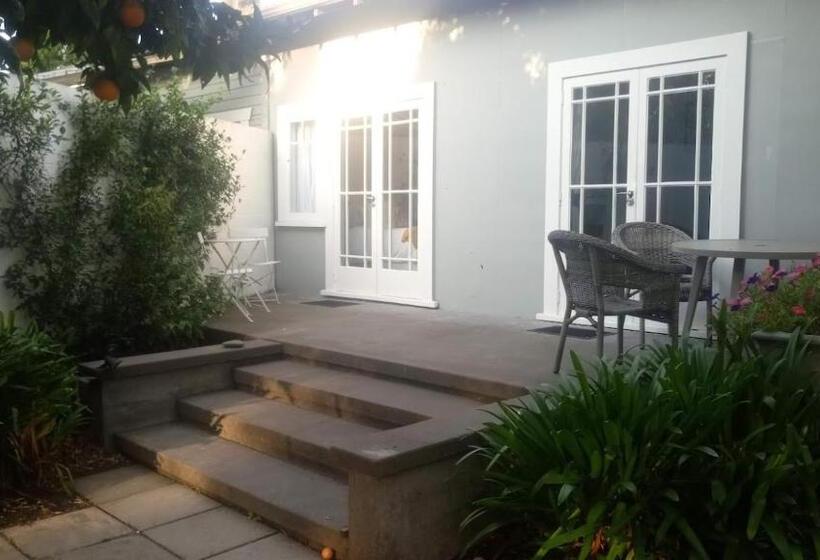 ガーデンビュースーペリアールーム, Irongate Retreat