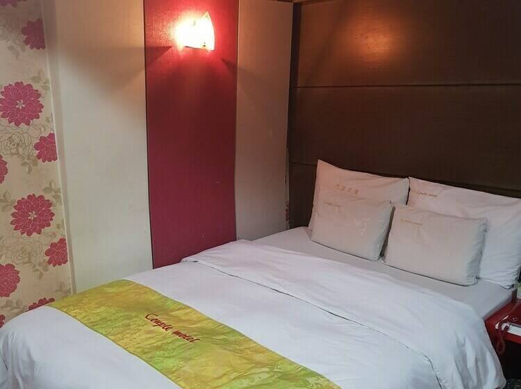 اتاق لوکس, Couple Motel