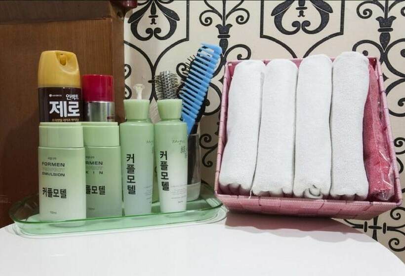 اتاق استاندارد, Couple Motel