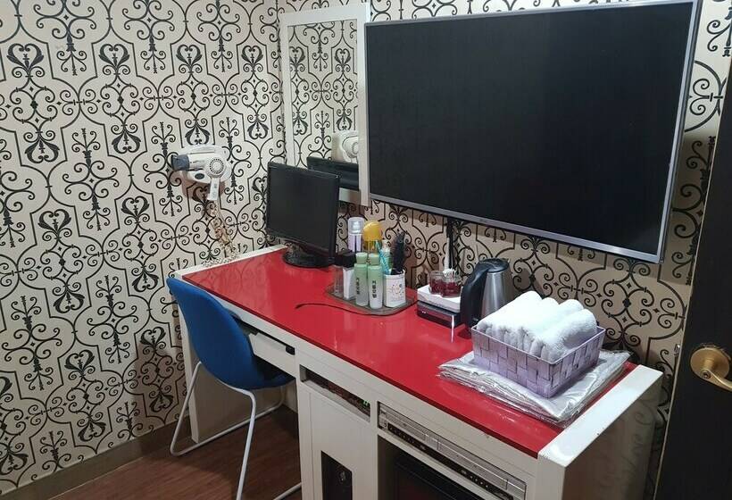 اتاق استاندارد, Couple Motel