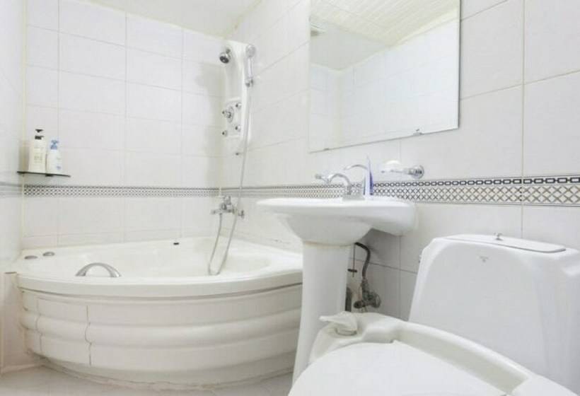 اتاق لوکس, Couple Motel