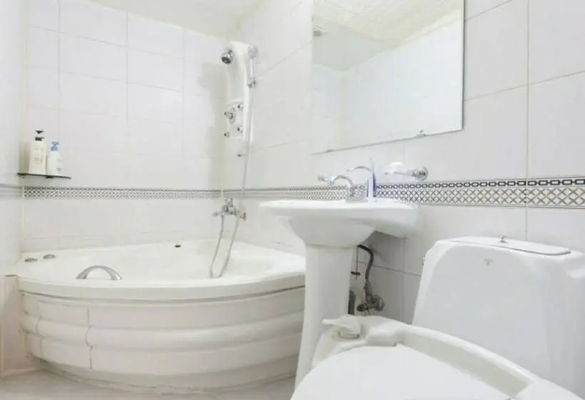 اتاق لوکس, Couple Motel