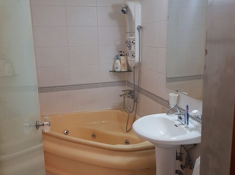 اتاق استاندارد, Couple Motel