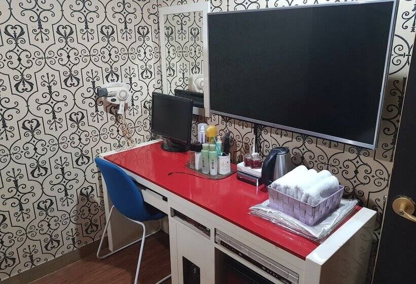 اتاق استاندارد, Couple Motel