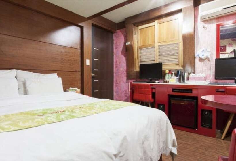 اتاق لوکس, Couple Motel