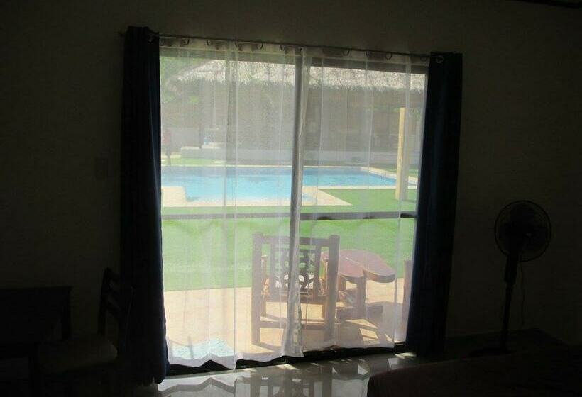 اتاق استاندارد با چشمانداز استخر, Higala Resort