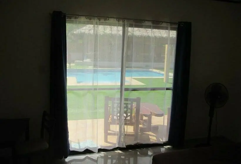 اتاق استاندارد با چشم‌انداز استخر, Higala Resort