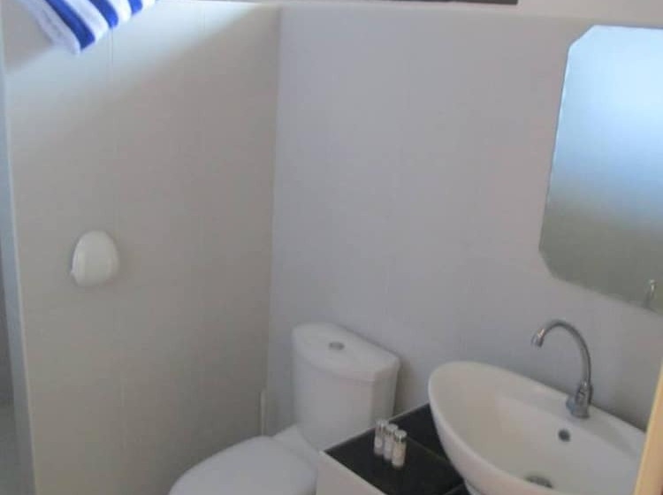 اتاق استاندارد با چشم‌انداز استخر, Higala Resort