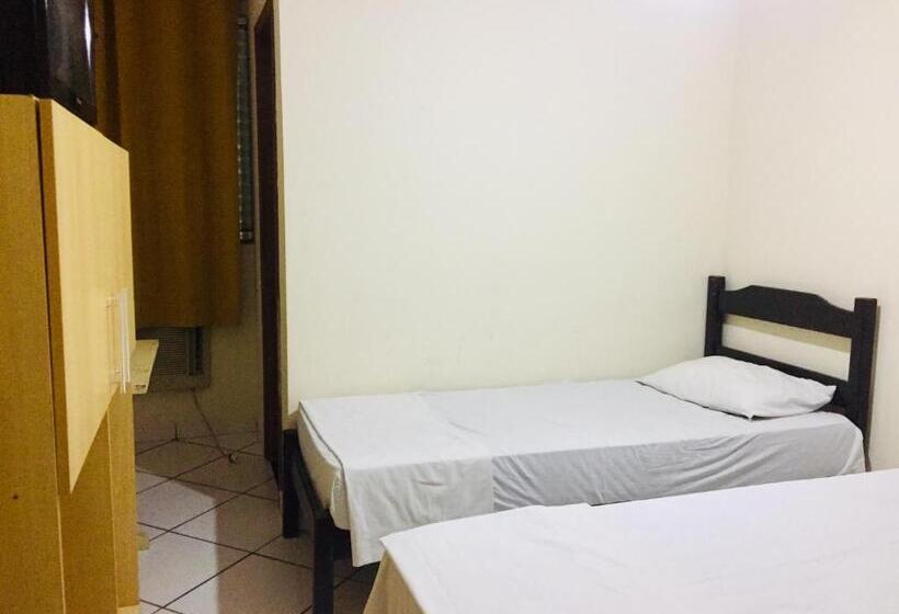 デラックストリプルルーム, Oliveira