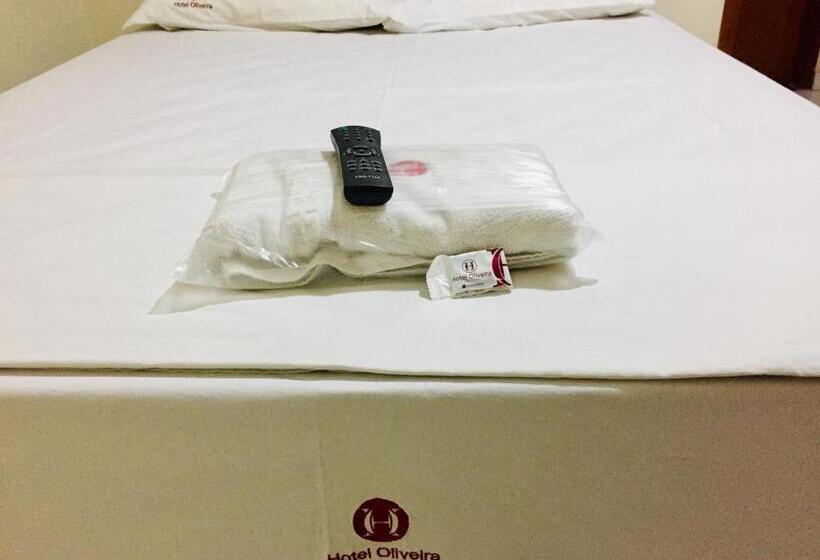 デラックストリプルルーム, Oliveira